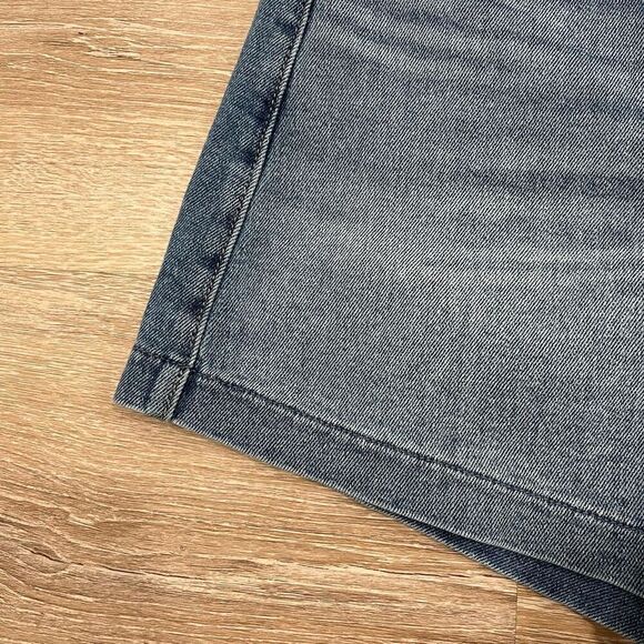 Hollister Shorts Women's 3/2 Medium Wash Denim Ultra High Rise Zip Fly Outdoor - Picture 3 of 6